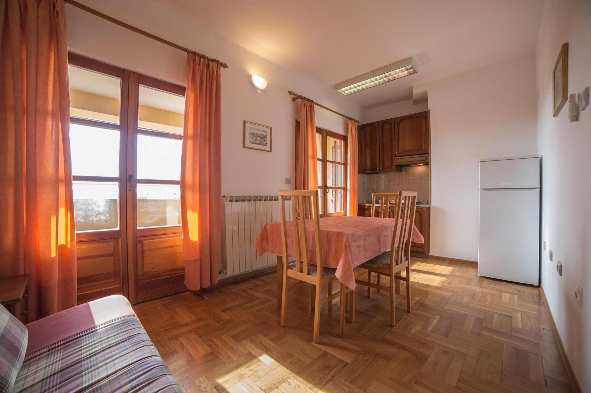 Pansion Valbruna Bed & Breakfast Rovinj Exterior photo