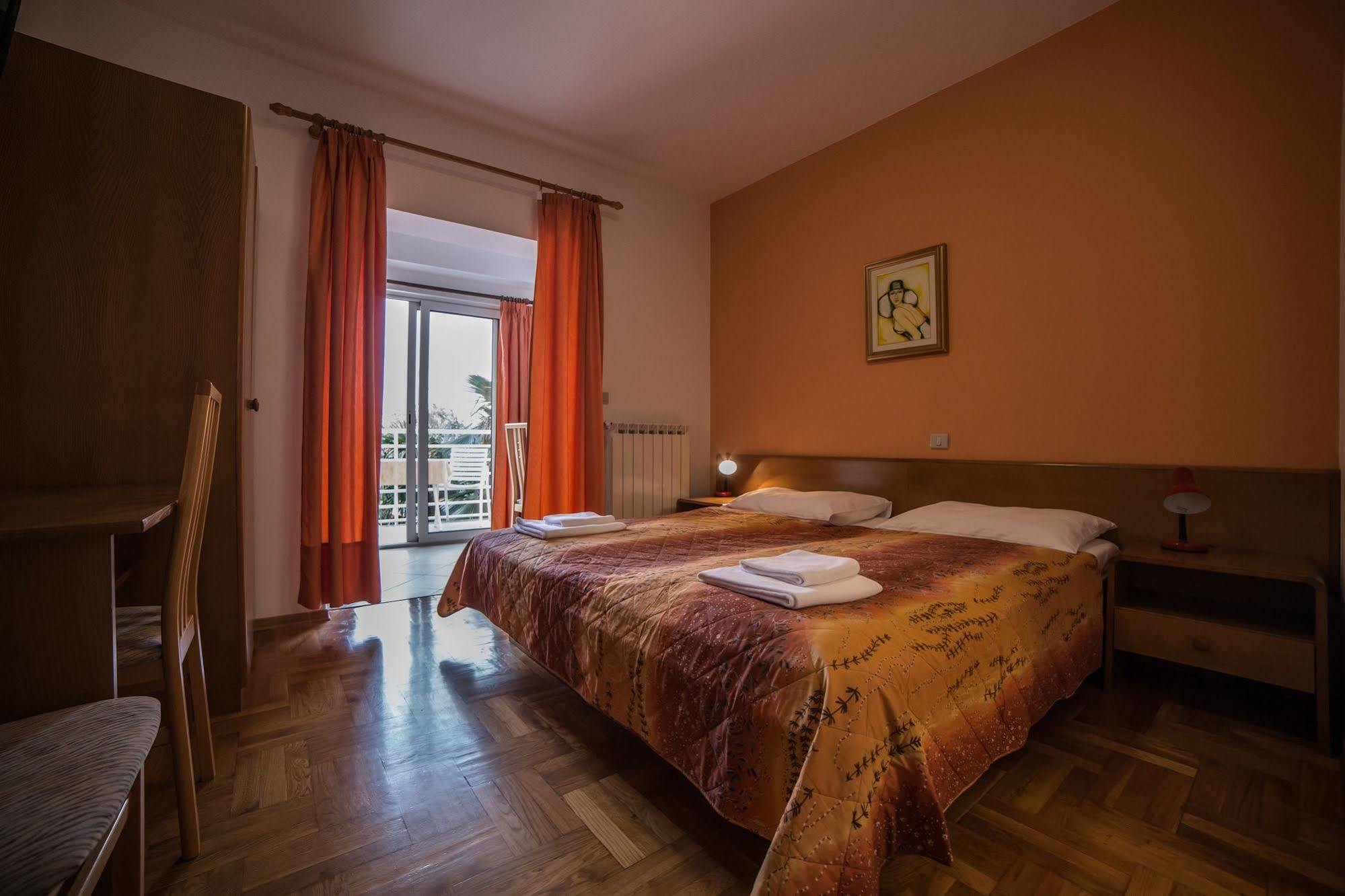 Pansion Valbruna Bed & Breakfast Rovinj Exterior photo